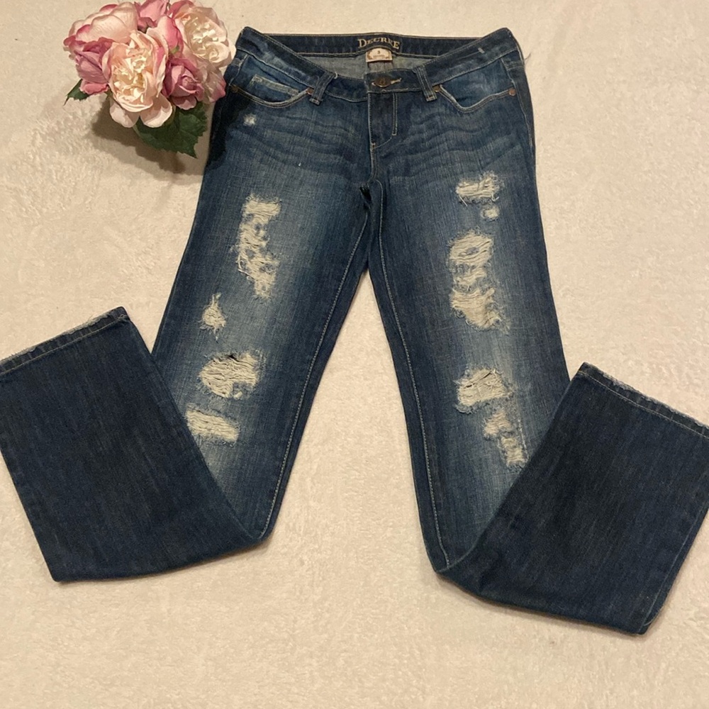 DECREE Size 3 Distressed Blue Jeans Low Rise